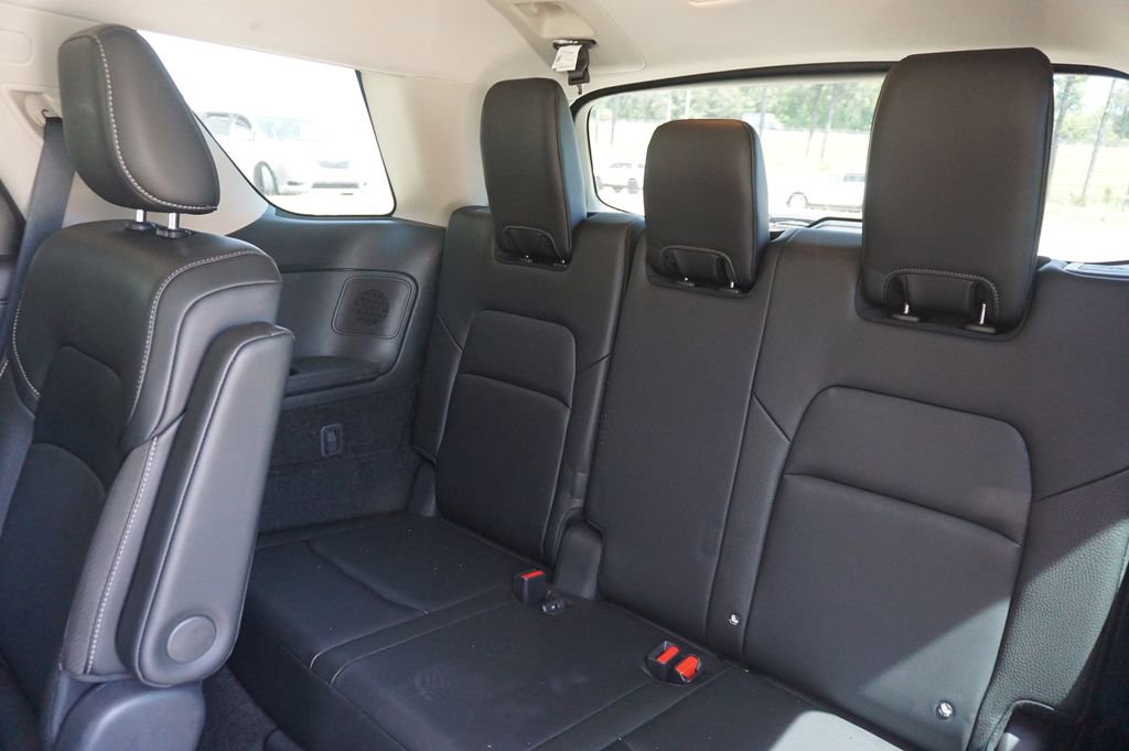 Used 2024 Nissan Pathfinder SL w/ SL Premium Package FWD image 17