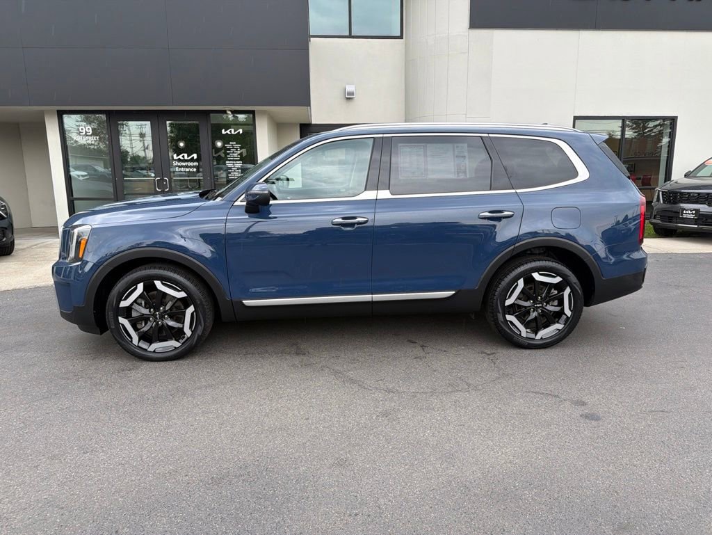 Used 2023 Kia Telluride S w/ S Sunroof Package AWD/4WD image 2