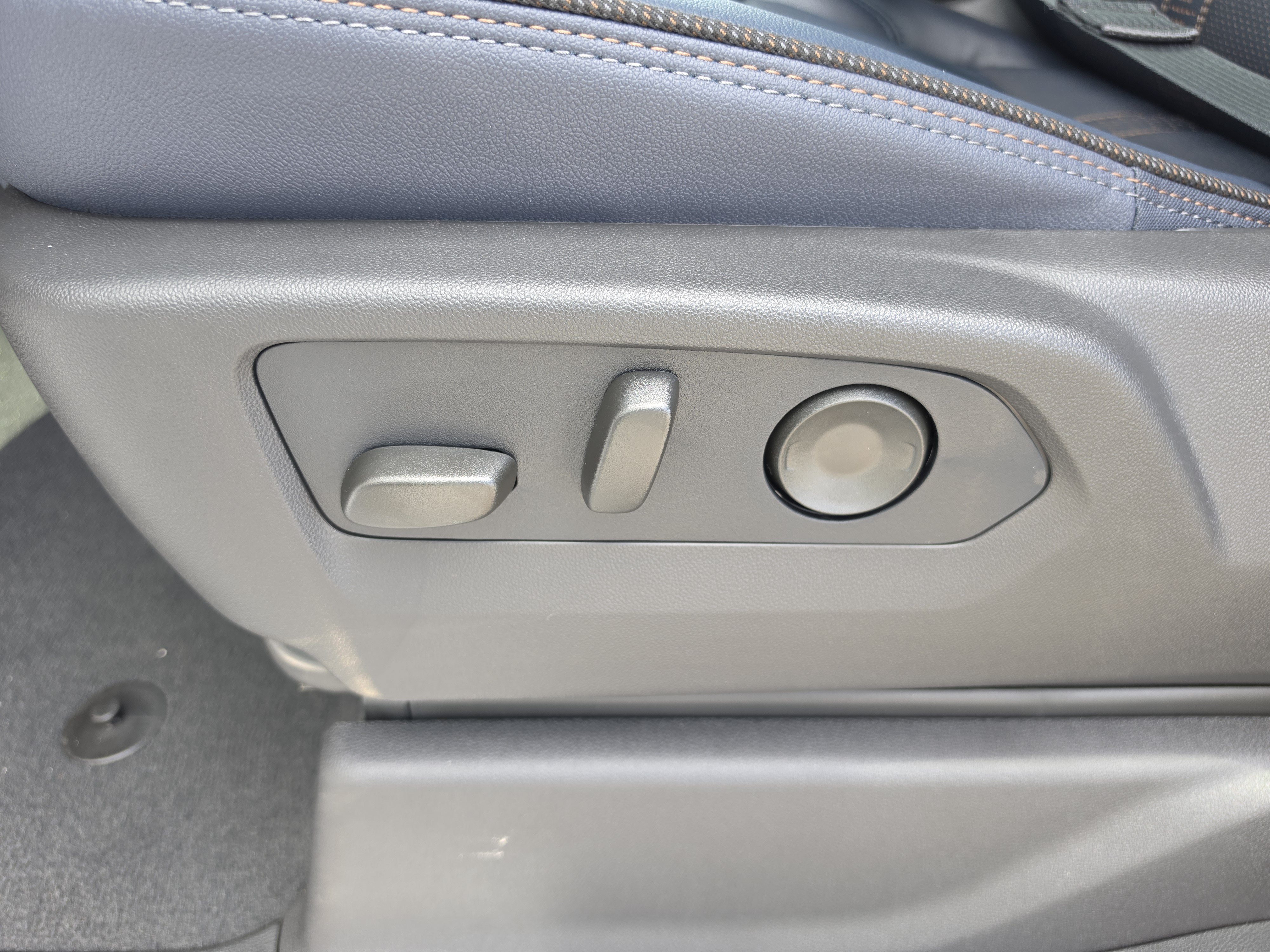 New 2026 Chevrolet Silverado 1500 High Country w/ Technology Package AWD/4WD image 26