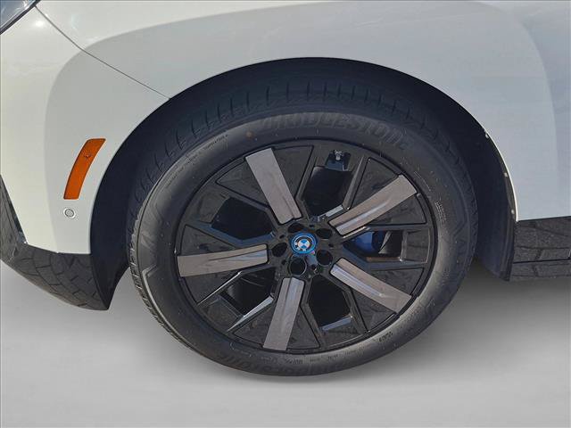 Certified 2024 BMW iX xDrive50 w/ Premium Package AWD/4WD image 24