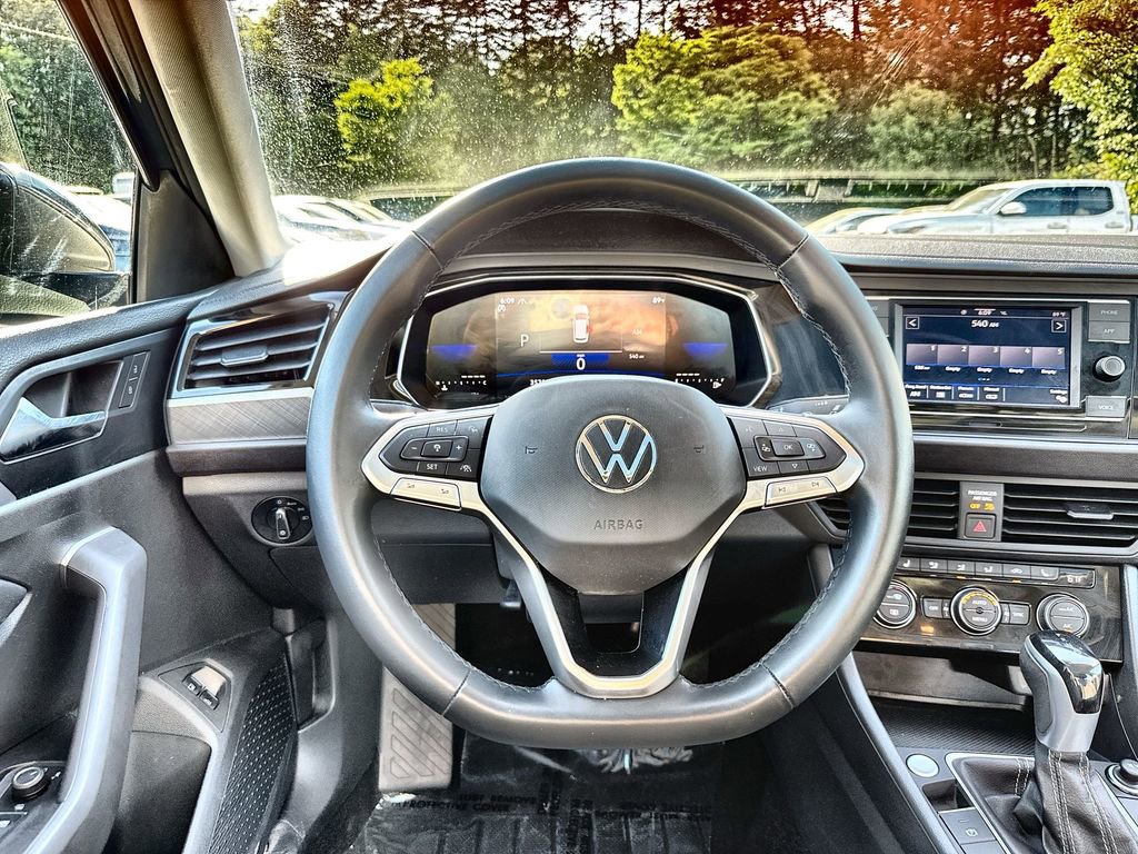 Used 2023 Volkswagen Jetta SE w/ Panoramic Sunroof Package FWD image 11