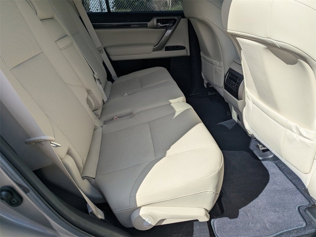 Used 2020 Lexus GX 460 Premium w/ Premium Package image 17