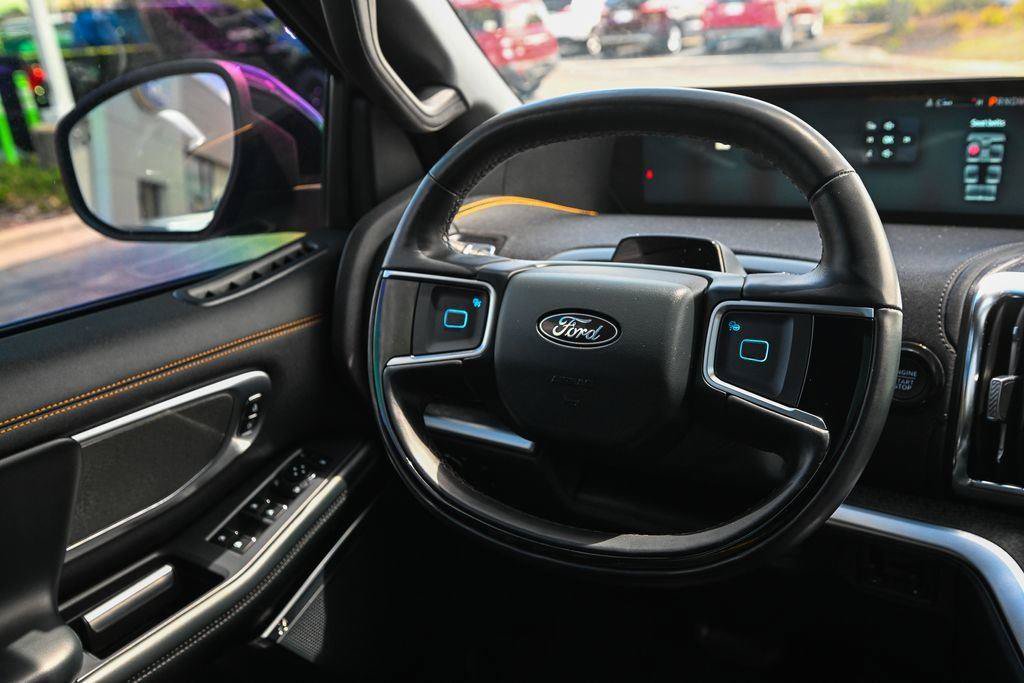 Used 2025 Ford Expedition Tremor AWD/4WD image 33