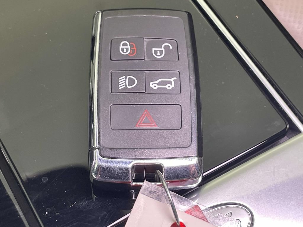 Used 2022 Land Rover Range Rover Velar R-Dynamic S AWD/4WD image 35