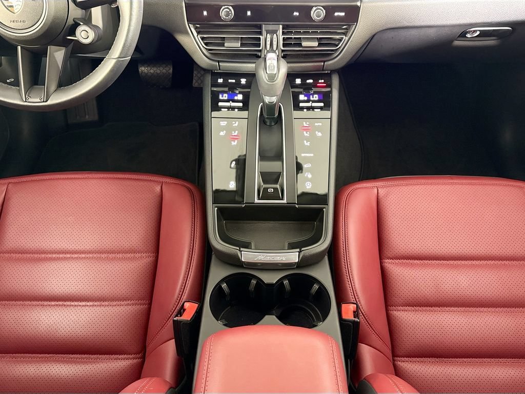 Certified 2023 Porsche Macan Turbo AWD/4WD image 16