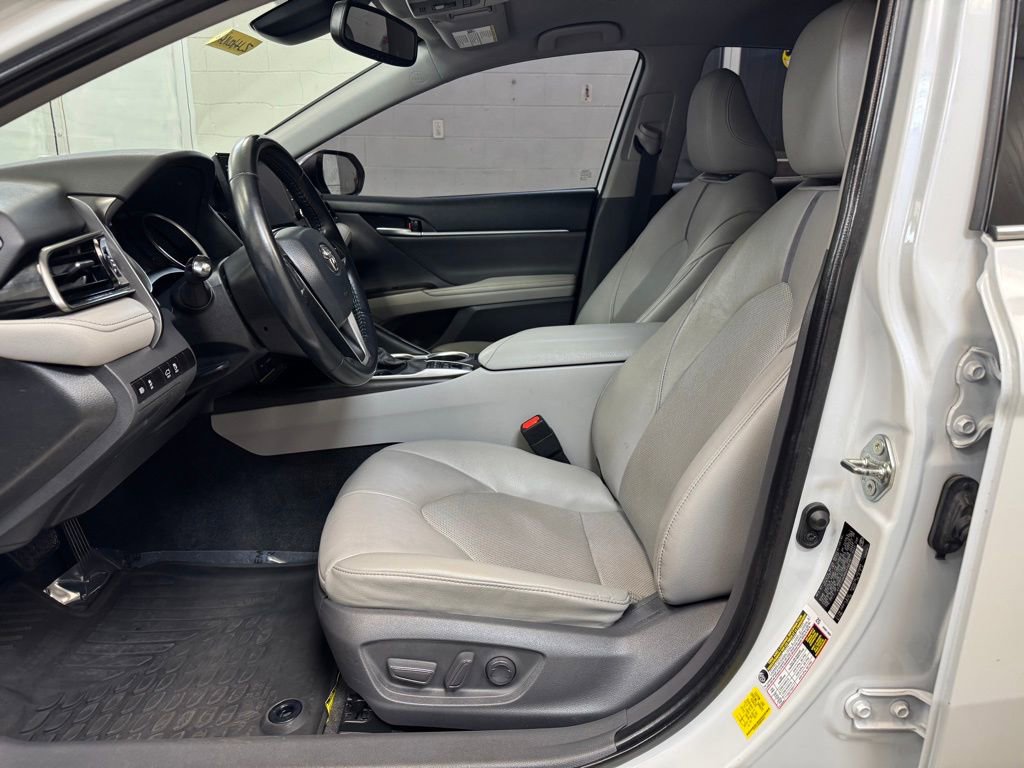 Used 2021 Toyota Camry XLE FWD image 11