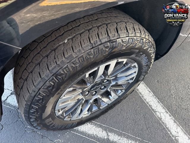 Used 2025 Chevrolet Suburban Z71 image 9