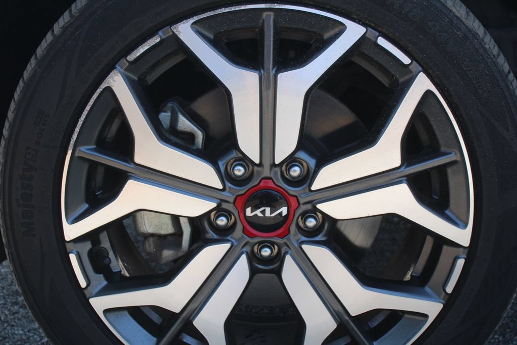 Certified 2023 Kia Seltos SX w/ SX Sunroof Package AWD/4WD image 17