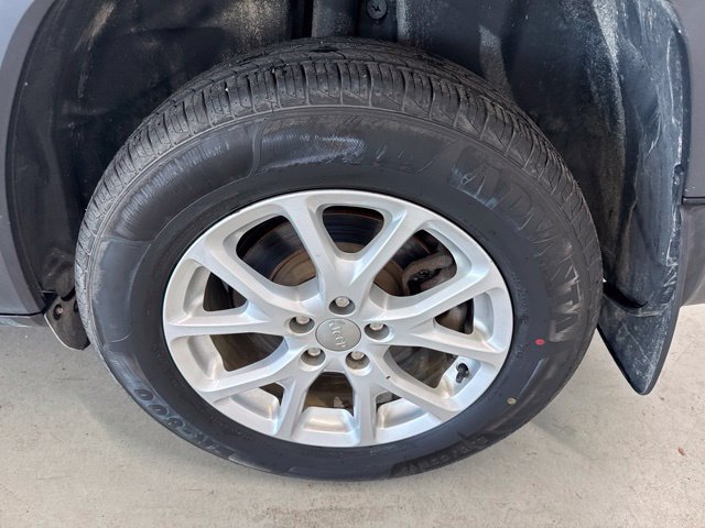 Used 2016 Jeep Cherokee Latitude w/ Cold Weather Group AWD/4WD image 6