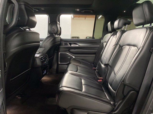 Used 2023 Jeep Wagoneer 4WD w/ Premium Group I image 22