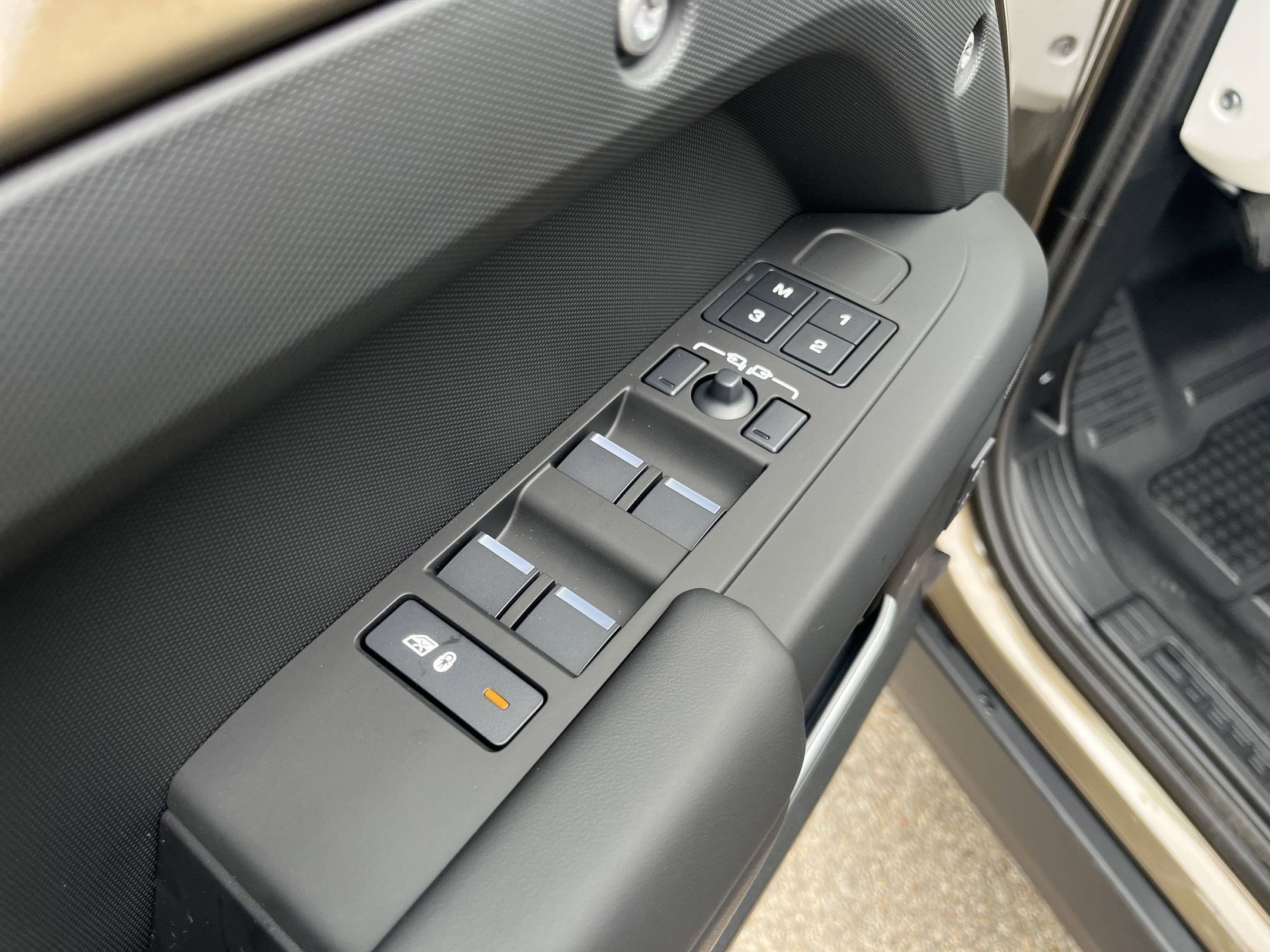 Used 2025 Land Rover Defender 110 S image 11