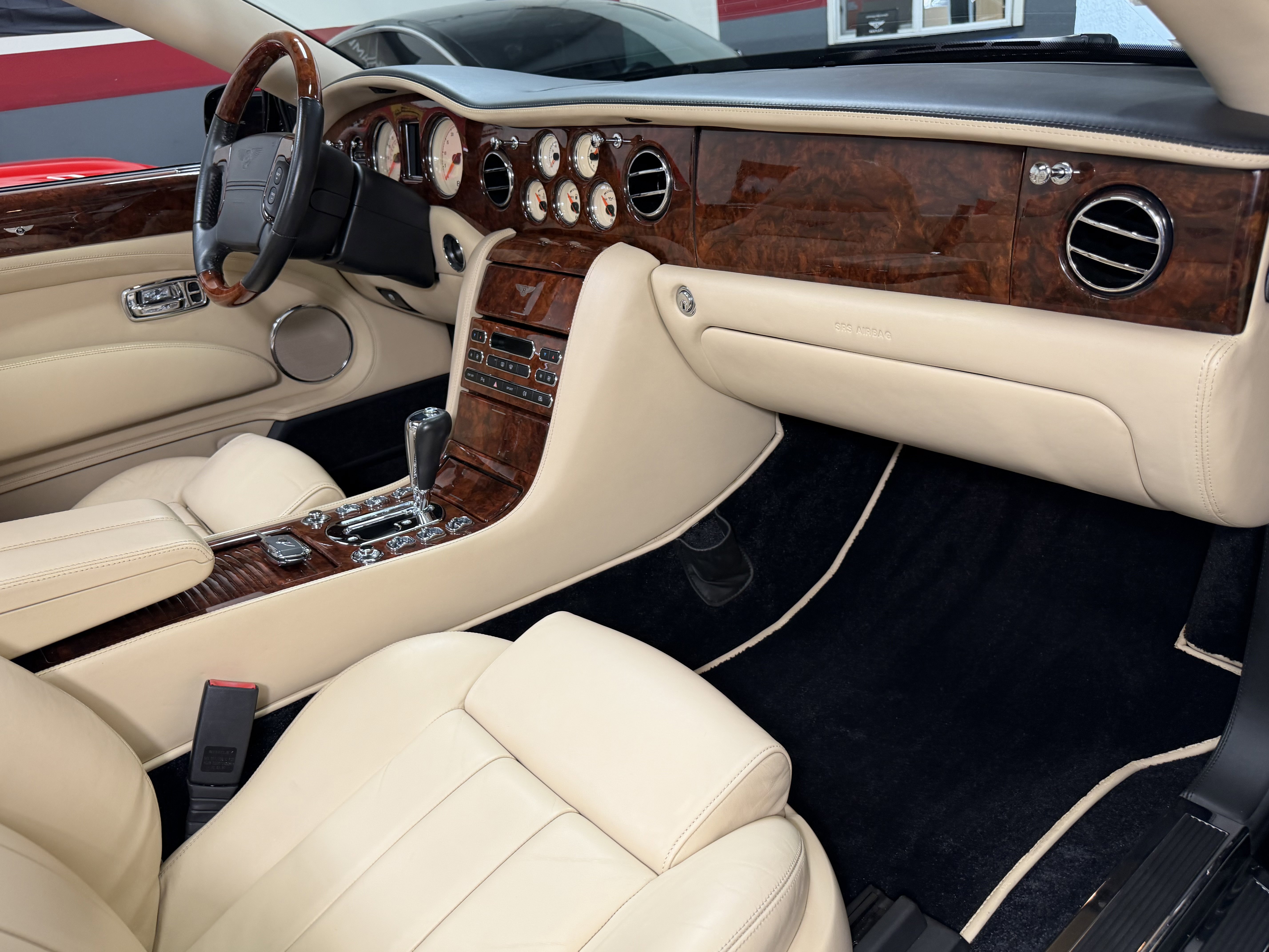 Used 2007 Bentley Azure image 32