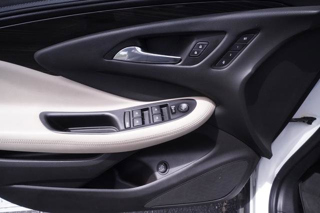 Used 2020 Buick Envision Essence w/ Experience Buick Package image 10