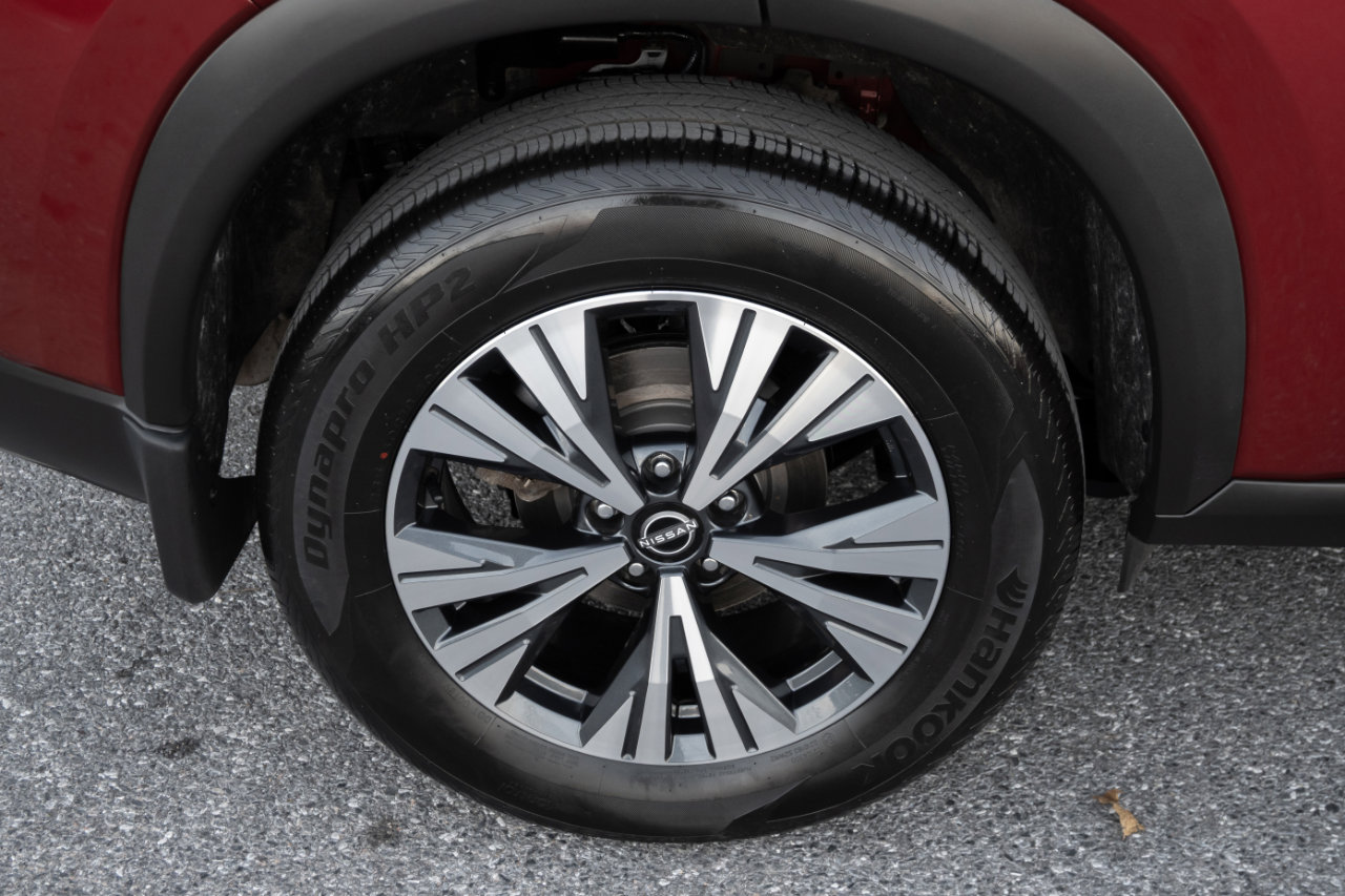 Used 2023 Nissan Rogue SV image 34