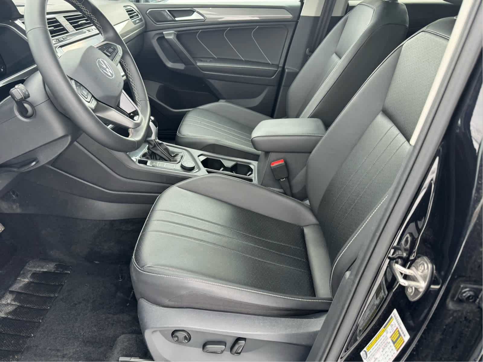 Certified 2024 Volkswagen Tiguan SE image 22