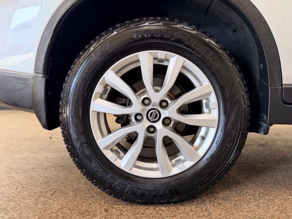 Used 2018 Nissan Rogue SV AWD/4WD image 25