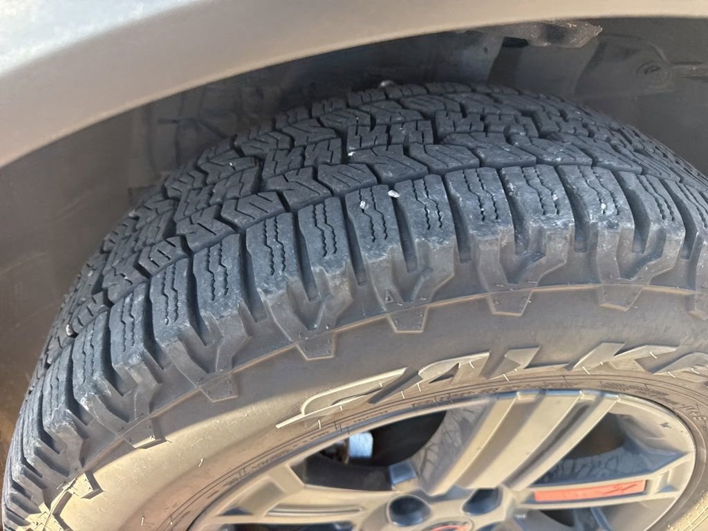 Used 2025 Nissan Rogue SV image 25