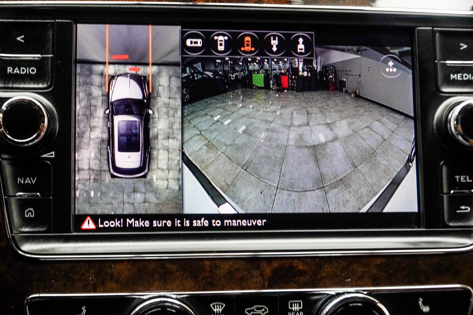 Used 2017 Bentley Bentayga image 34