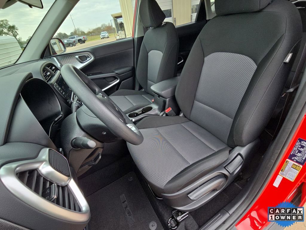 Used 2025 Kia Soul LX w/ LX Technology Package image 14