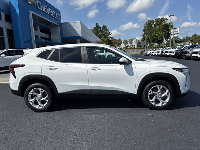 New 2026 Chevrolet Trax LS w/ LS Convenience Package FWD image 2