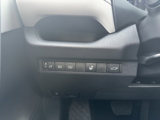 Used 2025 Toyota RAV4 XLE image 30