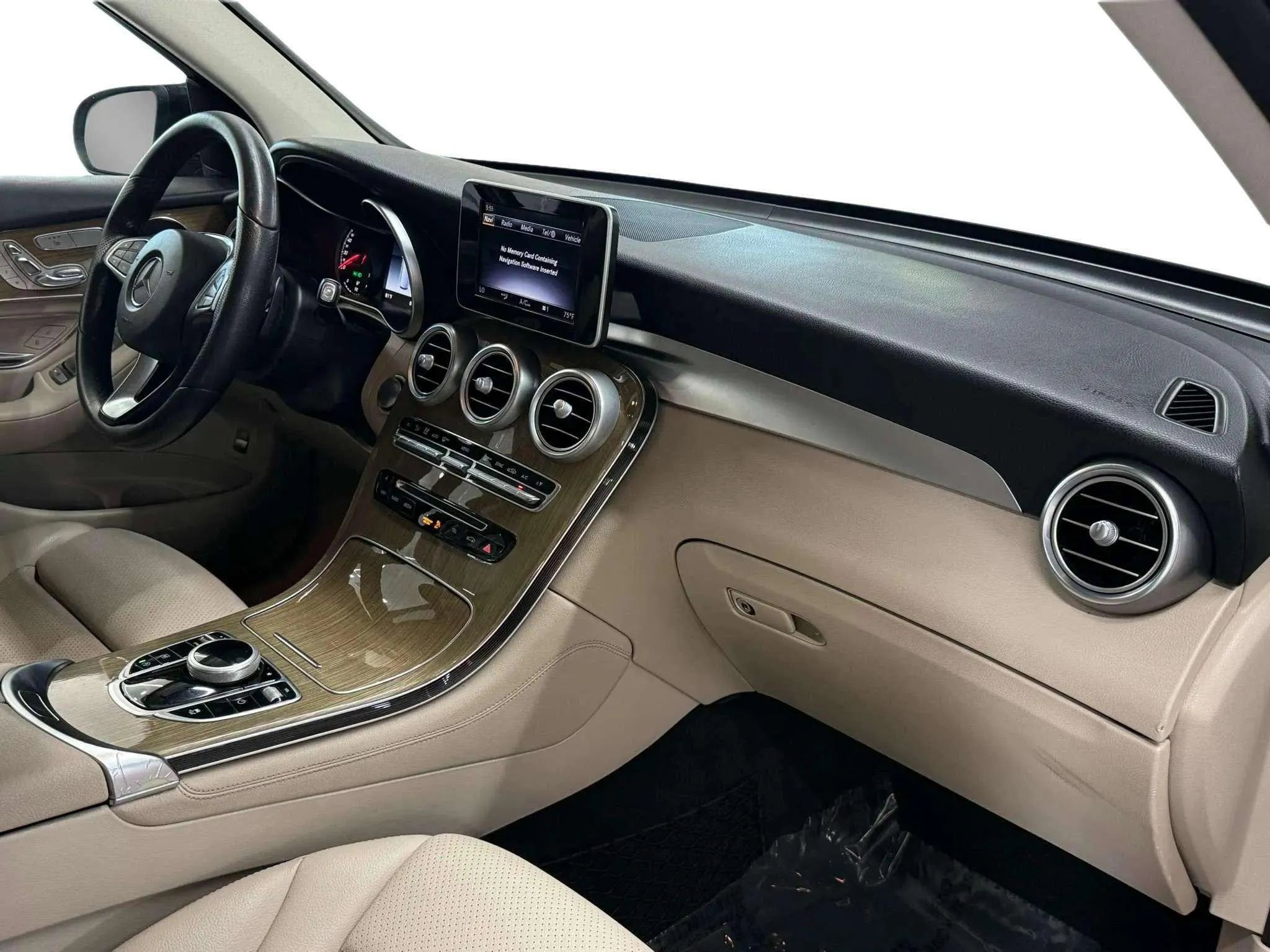 Used 2018 Mercedes-Benz GLC 300 w/ Premium Package image 10