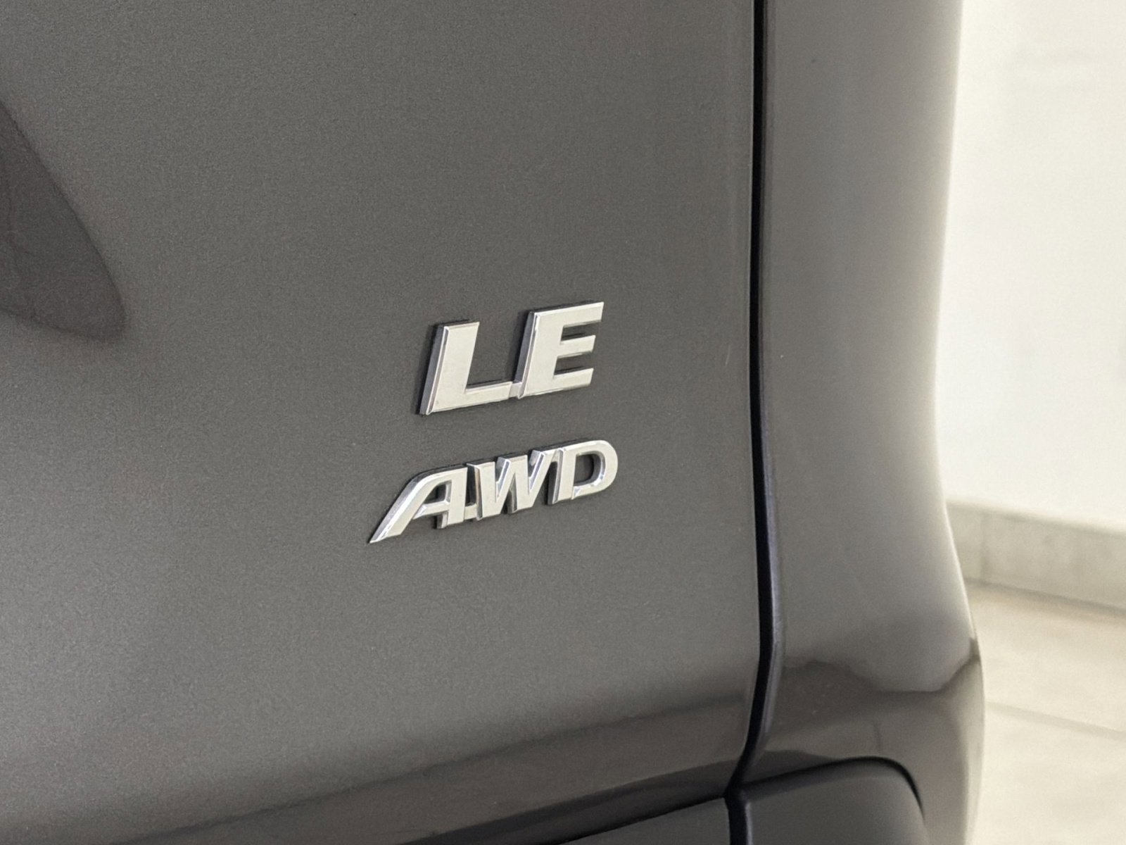 Used 2024 Toyota RAV4 LE AWD/4WD image 32