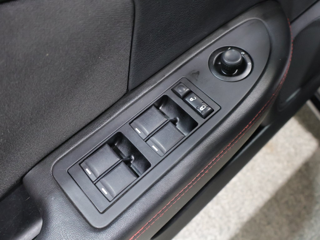 Used 2013 Dodge Avenger R/T FWD image 13