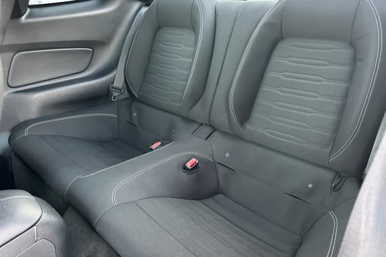 Used 2016 Ford Mustang Coupe image 4