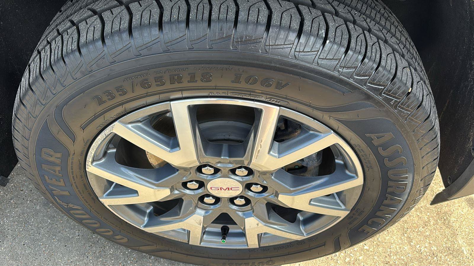 Certified 2023 GMC Acadia SLT w/ Technology Package FWD image 9