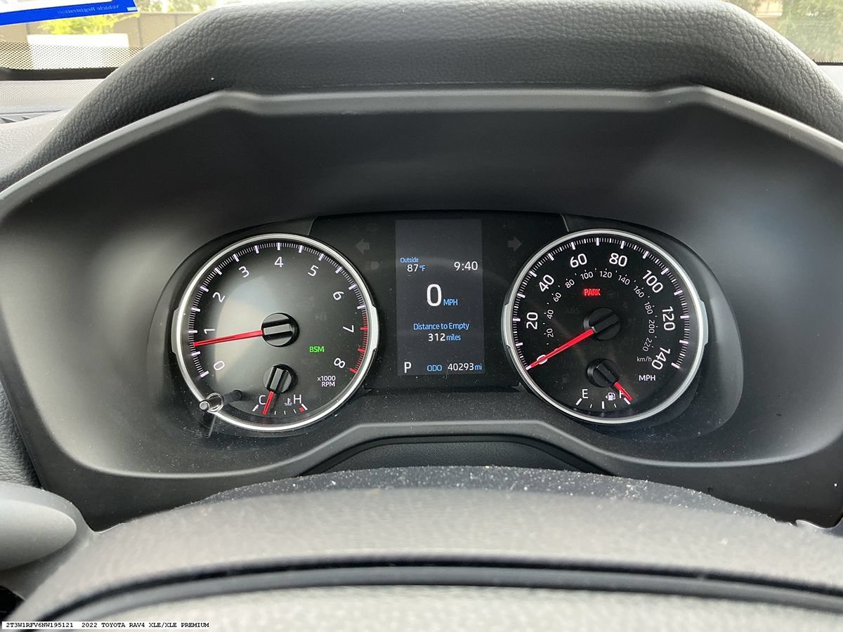 Used 2022 Toyota RAV4 XLE w/ Convenience Package FWD image 12