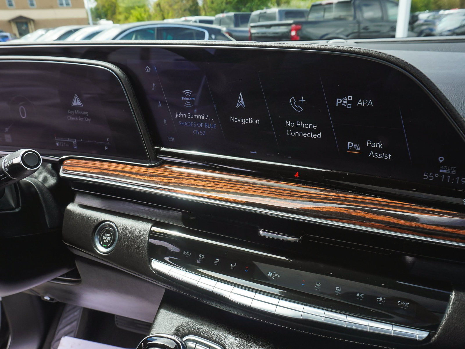 Used 2023 Cadillac Escalade Premium Luxury AWD/4WD image 31
