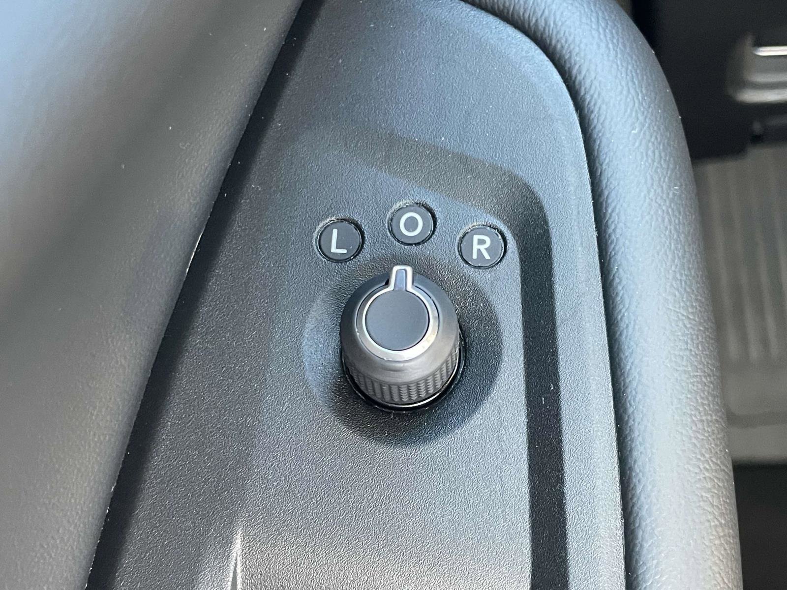 Used 2024 Jeep Grand Cherokee Altitude image 11