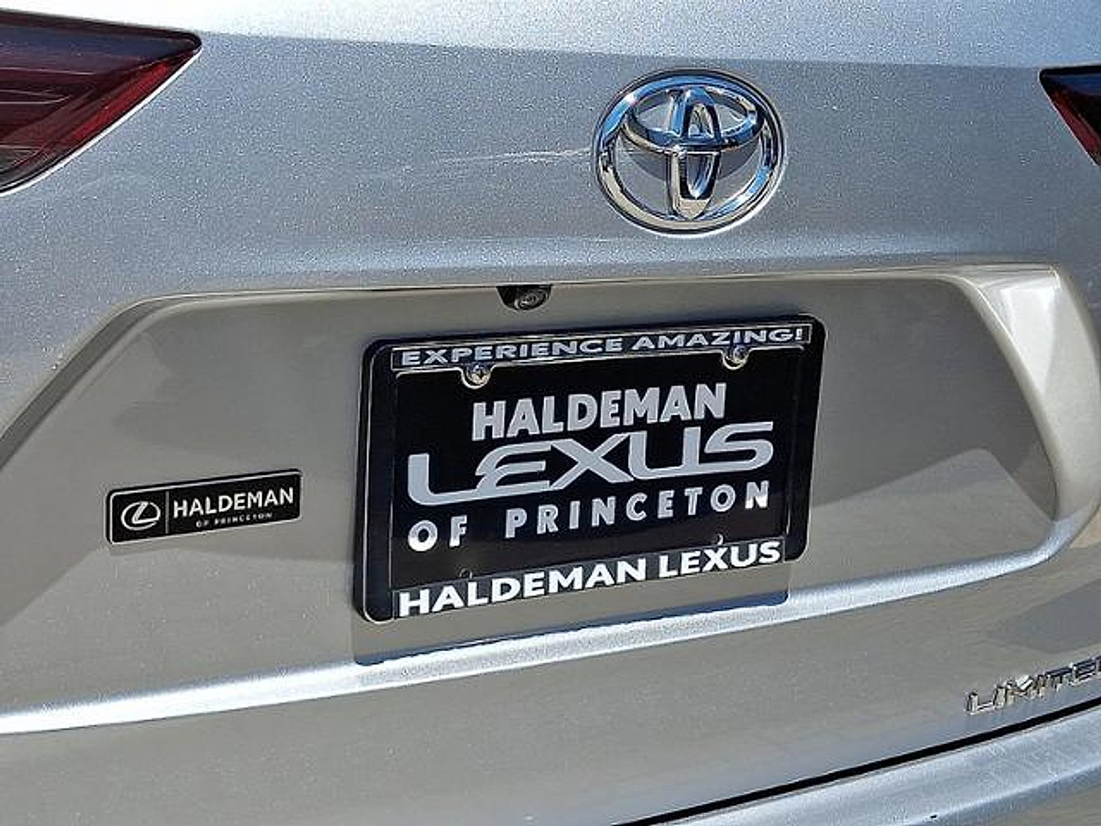 Used 2024 Toyota Highlander Limited AWD/4WD image 32