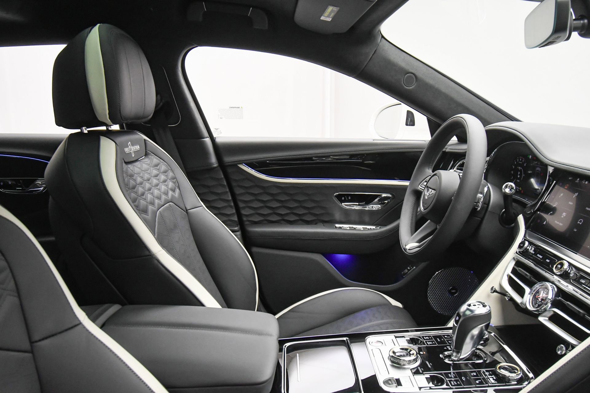 New 2025 Bentley Flying Spur Plug-In Hybrid image 48