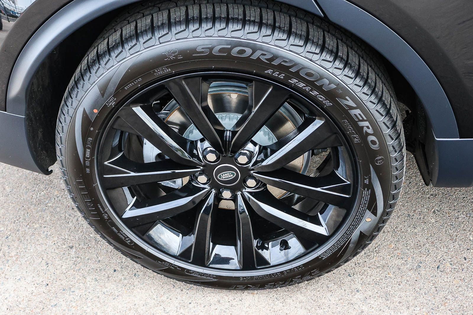 New 2026 Land Rover Discovery S image 13