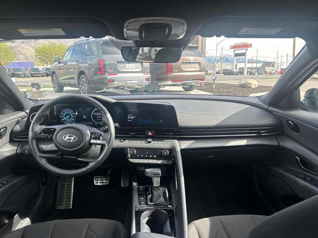 Used 2025 Hyundai Elantra SEL image 10