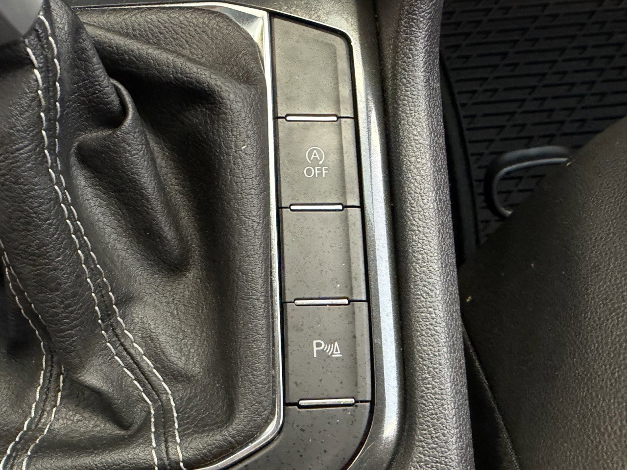 Used 2022 Volkswagen Tiguan SE R-Line AWD/4WD image 22