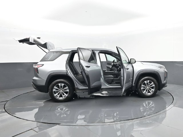 Used 2025 Chevrolet Equinox LT AWD/4WD image 29