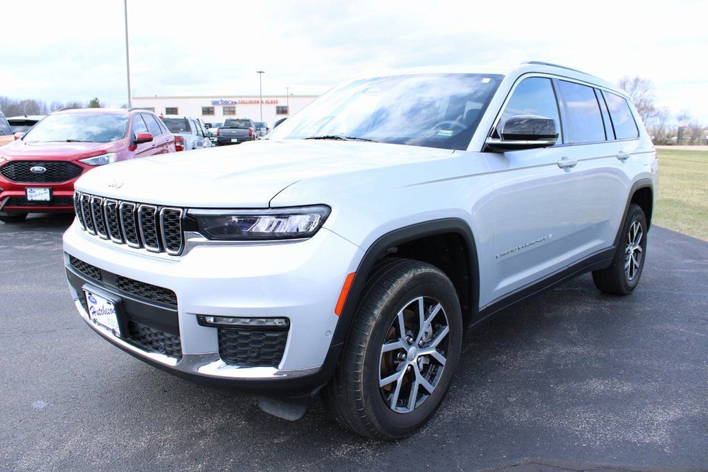 Used 2024 Jeep Grand Cherokee L Limited w/ Luxury Tech Group II image 3