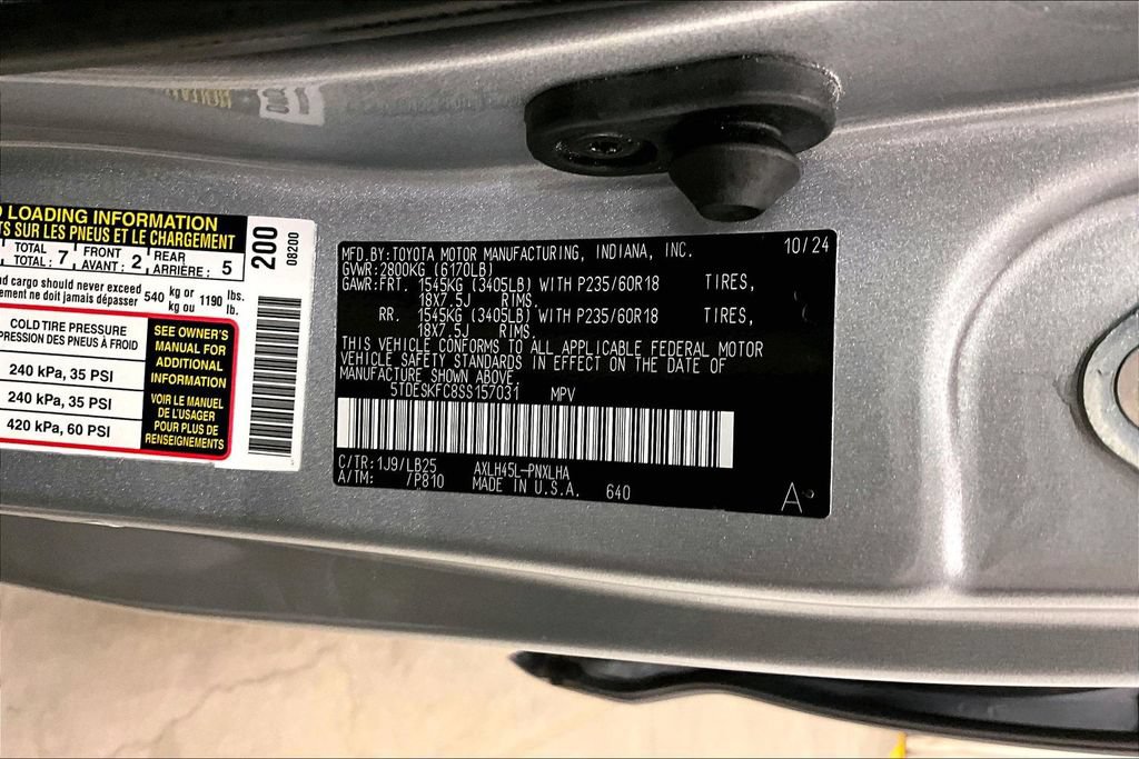 Used 2025 Toyota Sienna Platinum AWD/4WD image 19