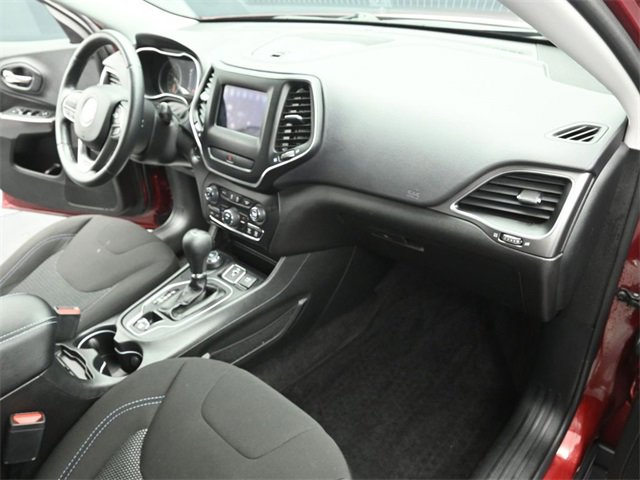 Used 2019 Jeep Cherokee Latitude w/ Cold Weather Group image 28