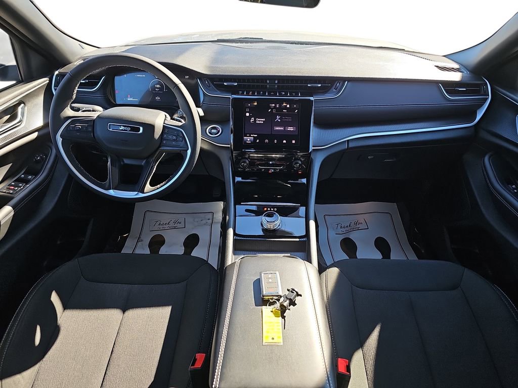 Used 2025 Jeep Grand Cherokee Laredo X w/ Trailer Tow Package image 11