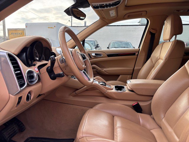 Used 2017 Porsche Cayenne Platinum Edition image 10