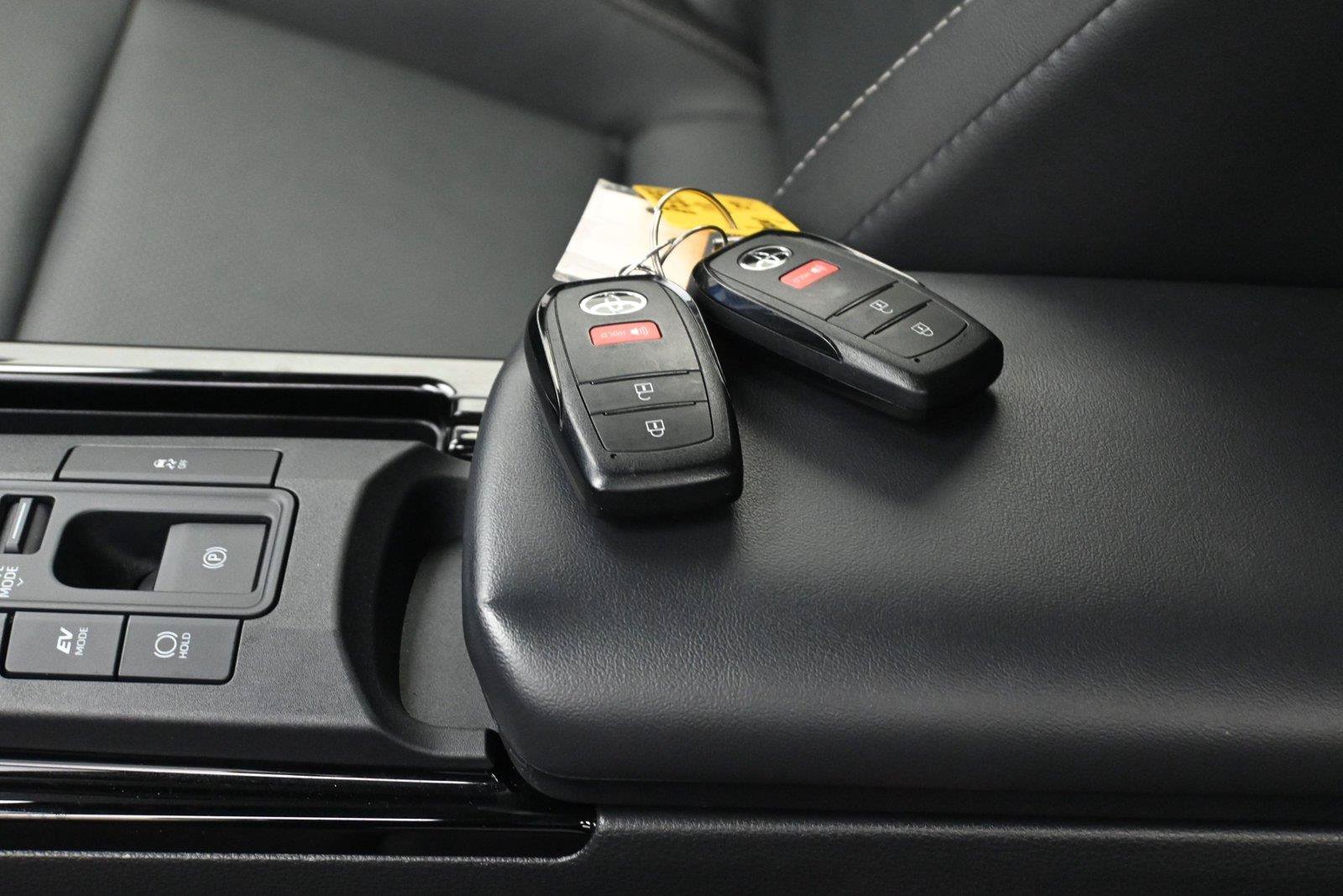 Used 2024 Toyota Prius XLE AWD/4WD image 23