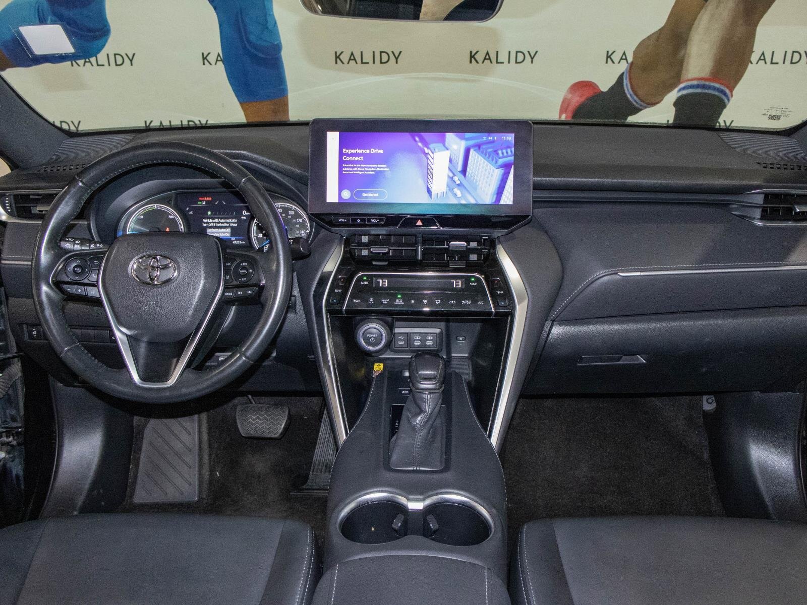 Used 2023 Toyota Venza XLE image 3