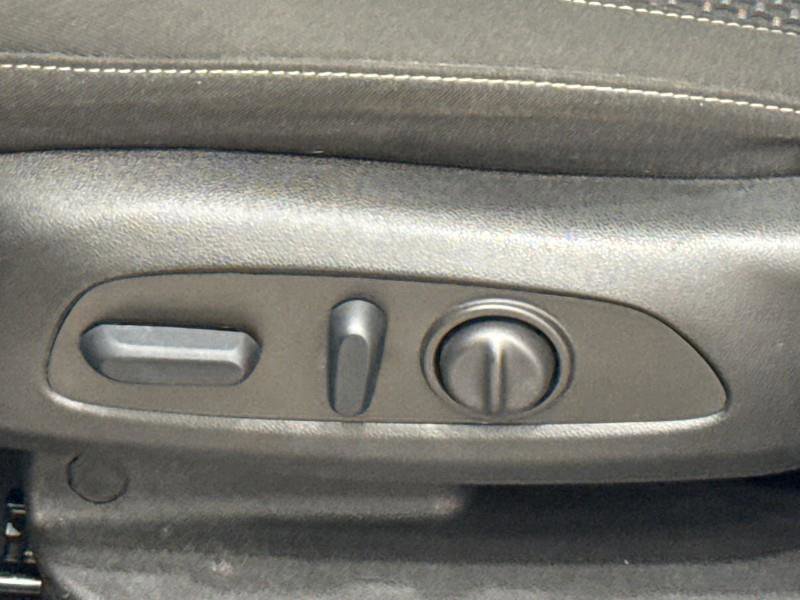 Used 2023 GMC Acadia SLE w/ Driver Convenience Package image 14