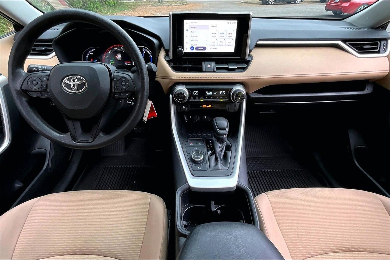 Used 2023 Toyota RAV4 LE image 7