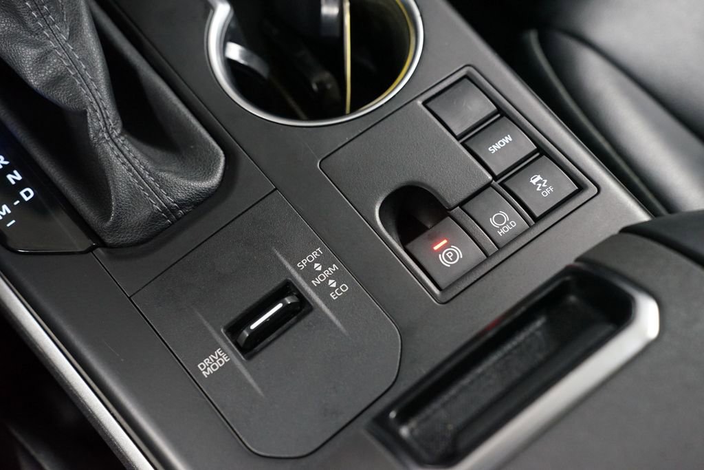 Used 2023 Toyota Highlander XLE image 23