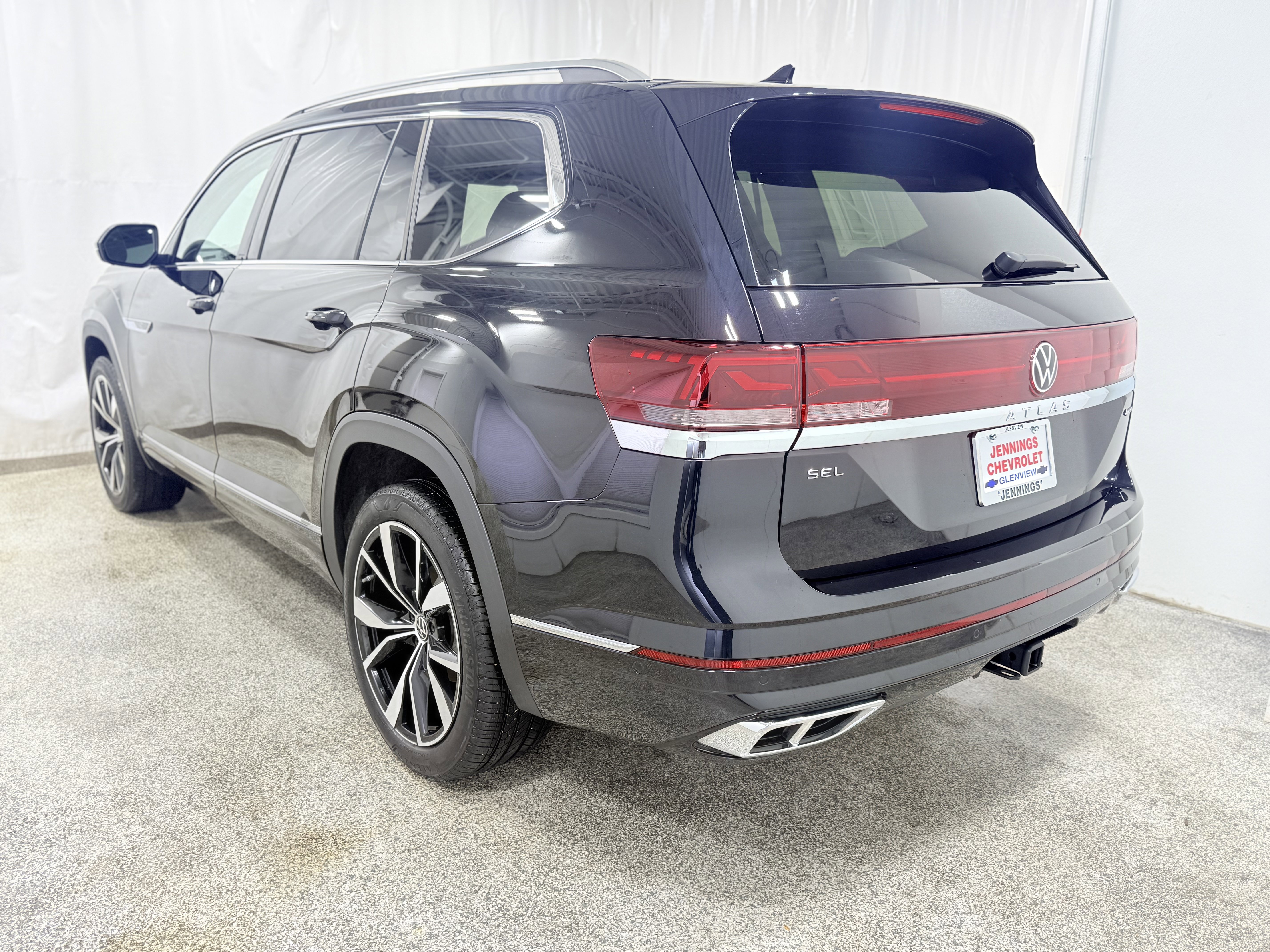 Used 2024 Volkswagen Atlas SEL Premium R-Line image 6